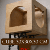 Cube en pin verni de 30x30 cm à intégrer dans un parcours mural